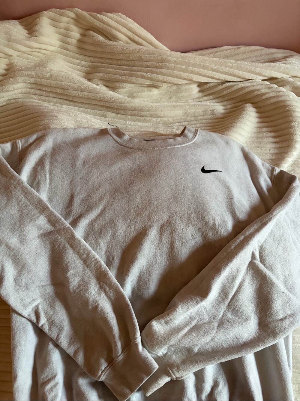 Nike Men’s Crewneck Sweatshirt in Off-White with Black Swoosh